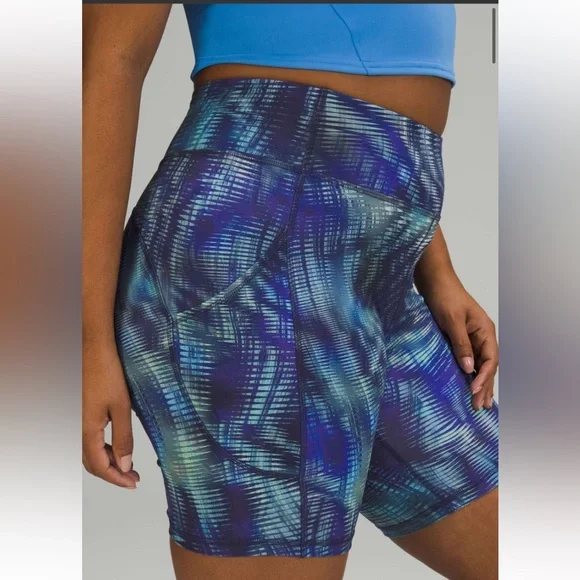 Lululemon invigorate High-Rise Short 8” size 6 and sport Bra 
Size 2 - Picture 3 of 8